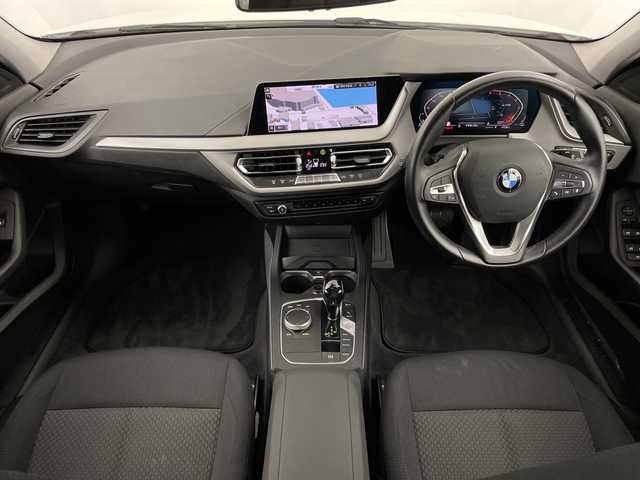 ＢＭＷ １１８ｄ プレイ エディションジョイ+ 鹿児島県 2021(令3)年 2万km 白 禁煙者/純正ナビゲーションシステム/Bluetooth/ワイヤレス充電/シートメモリー/クルーズコントロール/オートハイビーム/ETC/運転席パワーシート/パーキングアシスト/ブラインドスポットモニター/電動格納ミラー/CarPlay