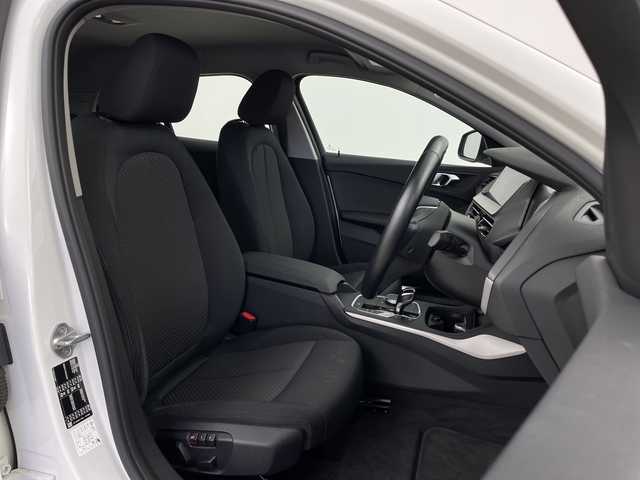 ＢＭＷ １１８ｄ プレイ エディションジョイ+ 鹿児島県 2021(令3)年 2万km 白 禁煙者/純正ナビゲーションシステム/Bluetooth/ワイヤレス充電/シートメモリー/クルーズコントロール/オートハイビーム/ETC/運転席パワーシート/パーキングアシスト/ブラインドスポットモニター/電動格納ミラー/CarPlay