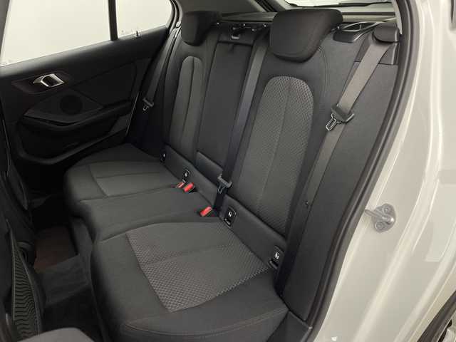 ＢＭＷ １１８ｄ プレイ エディションジョイ+ 鹿児島県 2021(令3)年 2万km 白 禁煙者/純正ナビゲーションシステム/Bluetooth/ワイヤレス充電/シートメモリー/クルーズコントロール/オートハイビーム/ETC/運転席パワーシート/パーキングアシスト/ブラインドスポットモニター/電動格納ミラー/CarPlay