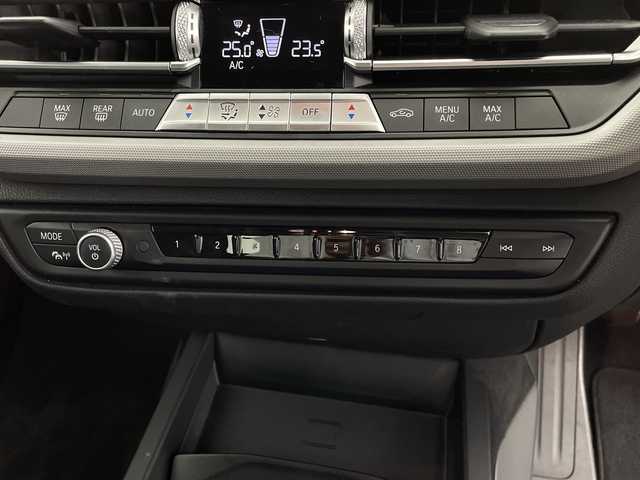 ＢＭＷ １１８ｄ プレイ エディションジョイ+ 鹿児島県 2021(令3)年 2万km 白 禁煙者/純正ナビゲーションシステム/Bluetooth/ワイヤレス充電/シートメモリー/クルーズコントロール/オートハイビーム/ETC/運転席パワーシート/パーキングアシスト/ブラインドスポットモニター/電動格納ミラー/CarPlay