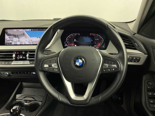 ＢＭＷ １１８ｄ プレイ エディションジョイ+ 鹿児島県 2021(令3)年 2万km 白 禁煙者/純正ナビゲーションシステム/Bluetooth/ワイヤレス充電/シートメモリー/クルーズコントロール/オートハイビーム/ETC/運転席パワーシート/パーキングアシスト/ブラインドスポットモニター/電動格納ミラー/CarPlay