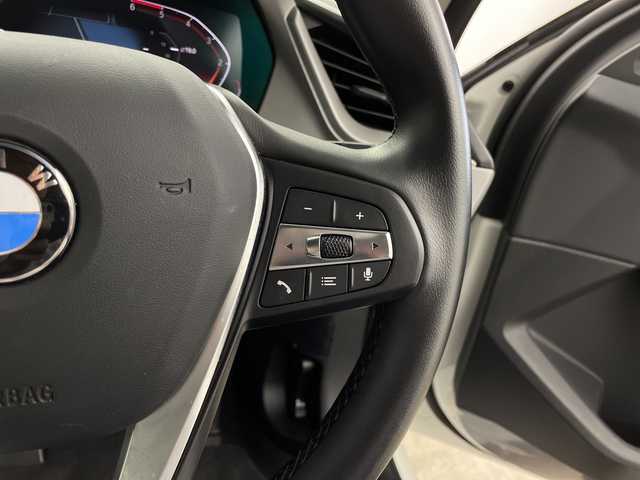 ＢＭＷ １１８ｄ プレイ エディションジョイ+ 鹿児島県 2021(令3)年 2万km 白 禁煙者/純正ナビゲーションシステム/Bluetooth/ワイヤレス充電/シートメモリー/クルーズコントロール/オートハイビーム/ETC/運転席パワーシート/パーキングアシスト/ブラインドスポットモニター/電動格納ミラー/CarPlay