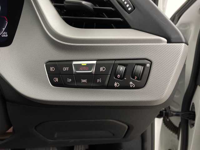 ＢＭＷ １１８ｄ プレイ エディションジョイ+ 鹿児島県 2021(令3)年 2万km 白 禁煙者/純正ナビゲーションシステム/Bluetooth/ワイヤレス充電/シートメモリー/クルーズコントロール/オートハイビーム/ETC/運転席パワーシート/パーキングアシスト/ブラインドスポットモニター/電動格納ミラー/CarPlay