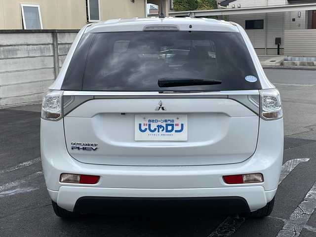 三菱 アウトランダー ＰＨＥＶ G セーフティパッケージ 長野県 2014(平26)年 6.6万km シルキーホワイト (株)IDOMが運営する【じしゃロン長野店】の自社ローン専用車両になります/こちらは現金またはオートローンご利用時の価格です。自社ローンご希望の方は別途その旨お申付け下さい./社外ナビ（CD/DVD/BT）/バックカメラ/HIDヘットライト/４WD/ステアリングスイッチ/クルーズコントロール/パドルシフト