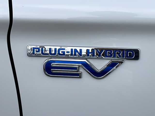三菱 アウトランダー ＰＨＥＶ G セーフティパッケージ 長野県 2014(平26)年 6.6万km シルキーホワイト (株)IDOMが運営する【じしゃロン長野店】の自社ローン専用車両になります/こちらは現金またはオートローンご利用時の価格です。自社ローンご希望の方は別途その旨お申付け下さい./社外ナビ（CD/DVD/BT）/バックカメラ/HIDヘットライト/４WD/ステアリングスイッチ/クルーズコントロール/パドルシフト