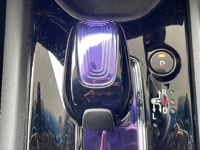 ホンダ ヴェゼル ハイブリッド X 福島県 2015(平27)年 8.5万km クリスタルブラックパール 純正ナビ（ＣＤ／ＤＶＤ／ＢＴ／ワンセグＴＶ／ＡＭ／ＦＭ）　プッシュスタート　クルーズコントロール　ステアリングスイッチ　パドルシフト　純正フロアマット　ＥＴＣ　純正１６インチＡＷ　スマートキー　ＬＥＤ