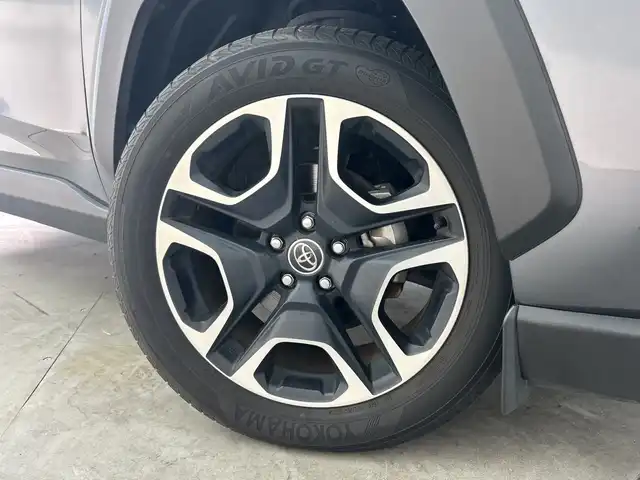 トヨタ ＲＡＶ４ アドベンチャー 三重県 2019(令1)年 1.1万km アッシュグレーメタリック/ グレーメタリック /禁煙車//純正9インチナビ/　フルセグTV/Bluetooth//バックカメラ//純正アルミホイール//シートヒーター//ベンチレーション//ハンドルヒーター//ステアリングスイッチ//オートエアコン//レーダークルーズコントロール//前後コーナーセンサー//オートライト//オートハイビーム//純正LEDヘッドライト//フォグライト//オートマッチングハイビーム//ETC//パワーバックドア//前後ドラレコ