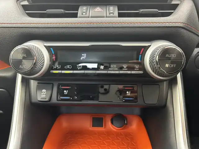 トヨタ ＲＡＶ４ アドベンチャー 三重県 2019(令1)年 1.1万km アッシュグレーメタリック/ グレーメタリック /禁煙車//純正9インチナビ/　フルセグTV/Bluetooth//バックカメラ//純正アルミホイール//シートヒーター//ベンチレーション//ハンドルヒーター//ステアリングスイッチ//オートエアコン//レーダークルーズコントロール//前後コーナーセンサー//オートライト//オートハイビーム//純正LEDヘッドライト//フォグライト//オートマッチングハイビーム//ETC//パワーバックドア//前後ドラレコ