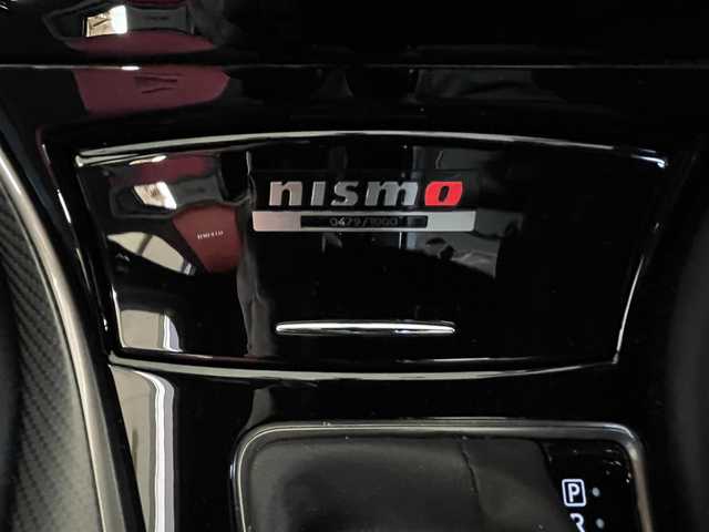 日産 スカイライン ニスモ 埼玉県 2024(令6)年 0.4万km グレー ワンオーナー /1000台限定車ニスモ/(RECAROシート+カーボン製フィニッシャー装着)/V6ツインターボ/ニスモレカロハーフレザーシート/カーボン製フィニッシャー/運転支援/・インテリジェントエマージェンシーブレーキ/・インテリジェントFCW(前方衝突予測警報)/・踏み間違い衝突防止アシスト/・LDW(車線逸脱警報)/・BSW(後側方車両検知警報)/・インテリジェントペダル(車間距離維持支援システム)/・インテリジェントLI(車線逸脱防止支援システム)/・インテリジェントBSI(後側方衝突防止支援システム)/・インテリジェントBUI(後退時衝突防止支援システム)/・インテリジェントクルーズコントロール/ドライブモードセレクター/カラーコード:KCE　NISMOステルスグレー/純正メモリナビ/　DTV/CD/DVD/Bluetooth/USB//　Music BOX/Android Auto/AUX/全方位カメラ/フロント/サイド/バック/パドルシフト/GPS(SUPER CAT)/純正ドライブレコーダー/ビルトインETC2.0/LEDヘッドライト/取扱説明書/保証書/スペアキー/セキュリティ&セーフティパックプレミアム