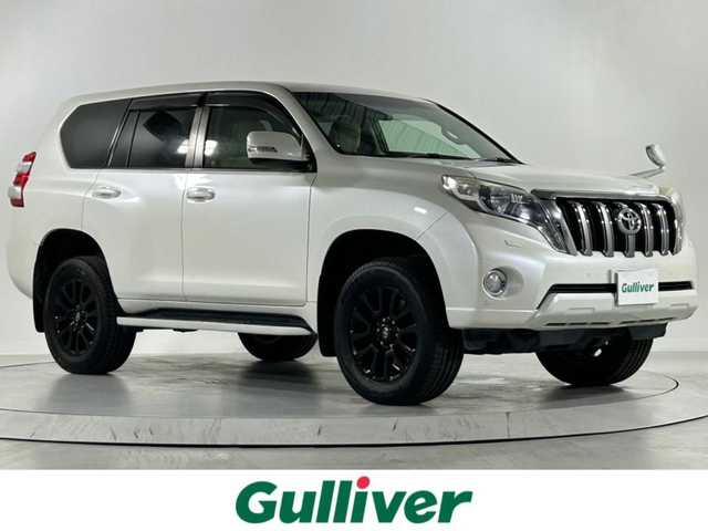 トヨタ ランドクルーザー プラド TX 佐賀県 2013(平25)年 11.8万km ホワイトパールクリスタルシャイン 社外７インチSDナビ/CD/DVD/フルセグTV/Bluetooth/社外後席用モニター/４WD/ETC/３列シート/フロアマット/純正１８インチアルミホイール/コーナーセンサー/LEDヘッドライト/オートライト