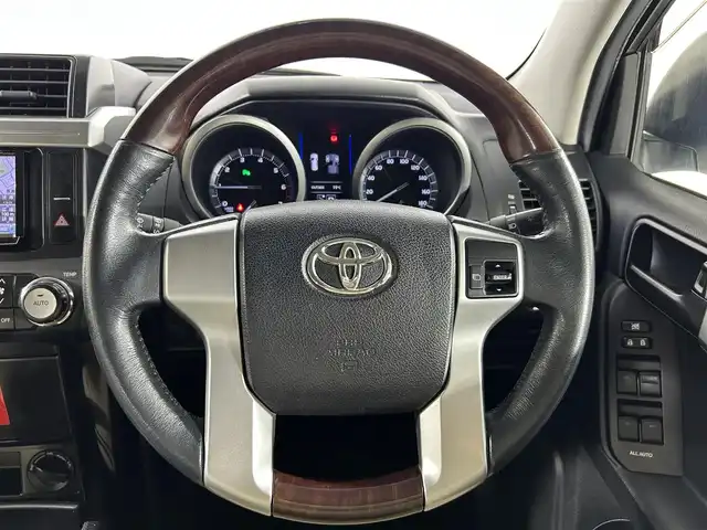 トヨタ ランドクルーザー プラド TX 佐賀県 2013(平25)年 11.8万km ホワイトパールクリスタルシャイン 社外７インチSDナビ/CD/DVD/フルセグTV/Bluetooth/社外後席用モニター/４WD/ETC/３列シート/フロアマット/純正１８インチアルミホイール/コーナーセンサー/LEDヘッドライト/オートライト