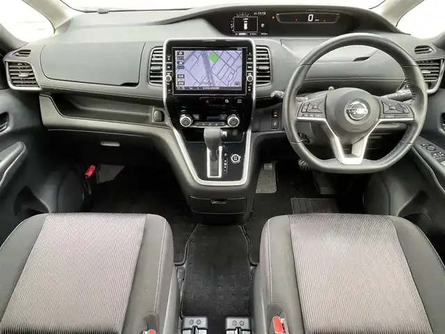 日産 セレナ ハイウェイスター Vセレクション 福岡県 2018(平30)年 3.7万km ブリリアントホワイトパール ワンオーナー/純正9インチSDナビ【MM517D-L】/　(AM/FM/CD/DVD/Blu-ray/Bluetooth/フルセグTV)/アラウンドビューモニター/純正フリップダウンモニター/走行支援システム/・インテリジェントエマージェンシーブレーキ/・車線逸脱警報/・ふらつき警報/クルーズコントロール/横滑り防止機能/インテリジェントパーキングアシスト/両側パワースライドドア/(ハンズフリー機能付き)/純正16インチアルミホイール/純正前方ドライブレコーダー/純正ビルトインETC/プッシュスタート/ステアリングスイッチ/電格ウィンカーミラー/ドアバイザー/純正フロアマット/スペアキー×1/保証書/取扱説明書/ナビ取扱説明書