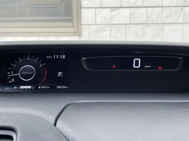 日産 セレナ ハイウェイスター Vセレクション 福岡県 2018(平30)年 3.7万km ブリリアントホワイトパール ワンオーナー/純正9インチSDナビ【MM517D-L】/　(AM/FM/CD/DVD/Blu-ray/Bluetooth/フルセグTV)/アラウンドビューモニター/純正フリップダウンモニター/走行支援システム/・インテリジェントエマージェンシーブレーキ/・車線逸脱警報/・ふらつき警報/クルーズコントロール/横滑り防止機能/インテリジェントパーキングアシスト/両側パワースライドドア/(ハンズフリー機能付き)/純正16インチアルミホイール/純正前方ドライブレコーダー/純正ビルトインETC/プッシュスタート/ステアリングスイッチ/電格ウィンカーミラー/ドアバイザー/純正フロアマット/スペアキー×1/保証書/取扱説明書/ナビ取扱説明書