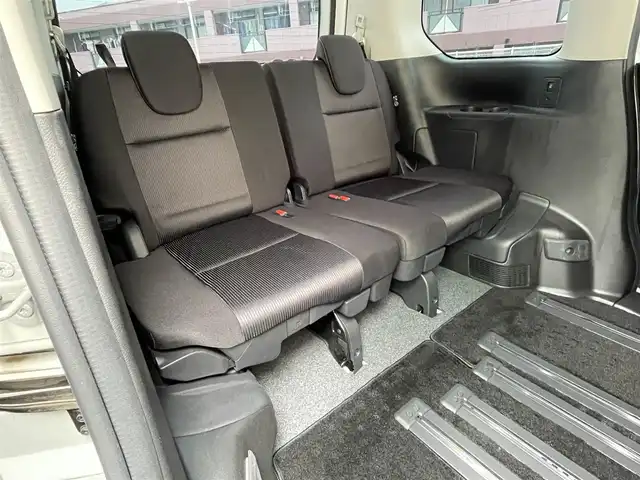 日産 セレナ ハイウェイスター Vセレクション 福岡県 2018(平30)年 3.7万km ブリリアントホワイトパール ワンオーナー/純正9インチSDナビ【MM517D-L】/　(AM/FM/CD/DVD/Blu-ray/Bluetooth/フルセグTV)/アラウンドビューモニター/純正フリップダウンモニター/走行支援システム/・インテリジェントエマージェンシーブレーキ/・車線逸脱警報/・ふらつき警報/クルーズコントロール/横滑り防止機能/インテリジェントパーキングアシスト/両側パワースライドドア/(ハンズフリー機能付き)/純正16インチアルミホイール/純正前方ドライブレコーダー/純正ビルトインETC/プッシュスタート/ステアリングスイッチ/電格ウィンカーミラー/ドアバイザー/純正フロアマット/スペアキー×1/保証書/取扱説明書/ナビ取扱説明書