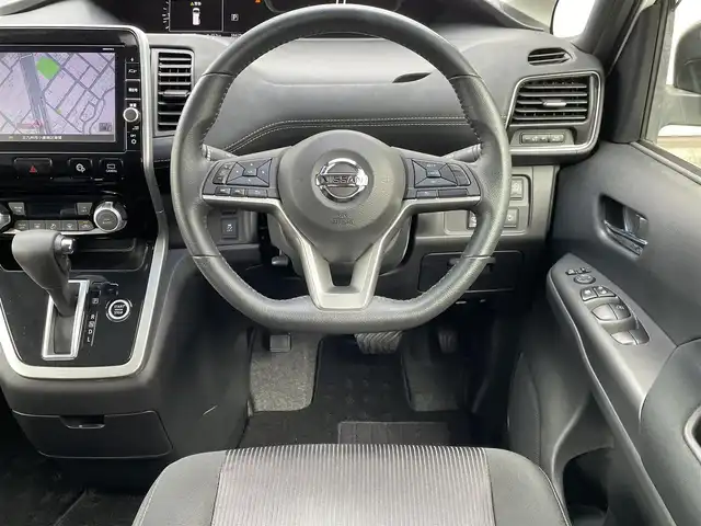 日産 セレナ ハイウェイスター Vセレクション 福岡県 2018(平30)年 3.7万km ブリリアントホワイトパール ワンオーナー/純正9インチSDナビ【MM517D-L】/　(AM/FM/CD/DVD/Blu-ray/Bluetooth/フルセグTV)/アラウンドビューモニター/純正フリップダウンモニター/走行支援システム/・インテリジェントエマージェンシーブレーキ/・車線逸脱警報/・ふらつき警報/クルーズコントロール/横滑り防止機能/インテリジェントパーキングアシスト/両側パワースライドドア/(ハンズフリー機能付き)/純正16インチアルミホイール/純正前方ドライブレコーダー/純正ビルトインETC/プッシュスタート/ステアリングスイッチ/電格ウィンカーミラー/ドアバイザー/純正フロアマット/スペアキー×1/保証書/取扱説明書/ナビ取扱説明書