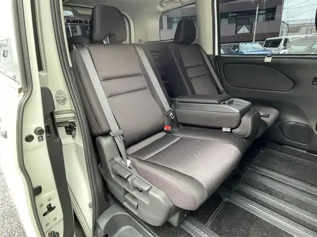 日産 セレナ ハイウェイスター Vセレクション 福岡県 2018(平30)年 3.7万km ブリリアントホワイトパール ワンオーナー/純正9インチSDナビ【MM517D-L】/　(AM/FM/CD/DVD/Blu-ray/Bluetooth/フルセグTV)/アラウンドビューモニター/純正フリップダウンモニター/走行支援システム/・インテリジェントエマージェンシーブレーキ/・車線逸脱警報/・ふらつき警報/クルーズコントロール/横滑り防止機能/インテリジェントパーキングアシスト/両側パワースライドドア/(ハンズフリー機能付き)/純正16インチアルミホイール/純正前方ドライブレコーダー/純正ビルトインETC/プッシュスタート/ステアリングスイッチ/電格ウィンカーミラー/ドアバイザー/純正フロアマット/スペアキー×1/保証書/取扱説明書/ナビ取扱説明書
