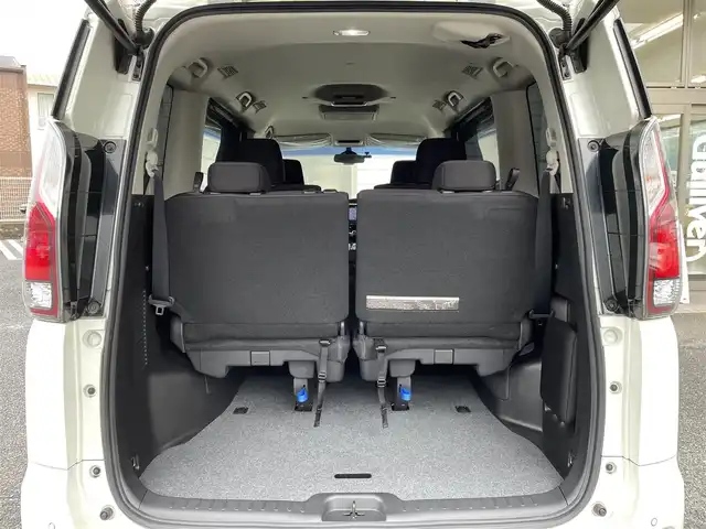 日産 セレナ ハイウェイスター Vセレクション 福岡県 2018(平30)年 3.7万km ブリリアントホワイトパール ワンオーナー/純正9インチSDナビ【MM517D-L】/　(AM/FM/CD/DVD/Blu-ray/Bluetooth/フルセグTV)/アラウンドビューモニター/純正フリップダウンモニター/走行支援システム/・インテリジェントエマージェンシーブレーキ/・車線逸脱警報/・ふらつき警報/クルーズコントロール/横滑り防止機能/インテリジェントパーキングアシスト/両側パワースライドドア/(ハンズフリー機能付き)/純正16インチアルミホイール/純正前方ドライブレコーダー/純正ビルトインETC/プッシュスタート/ステアリングスイッチ/電格ウィンカーミラー/ドアバイザー/純正フロアマット/スペアキー×1/保証書/取扱説明書/ナビ取扱説明書