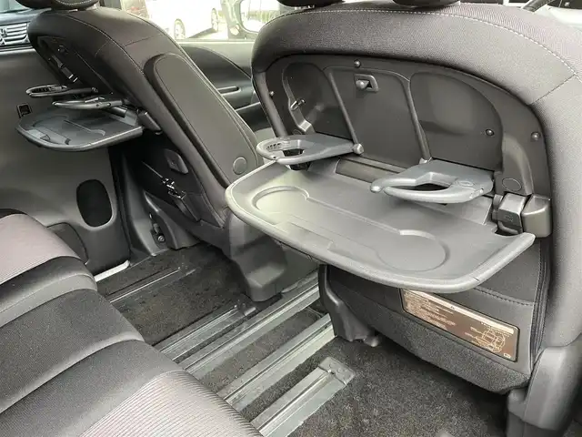 日産 セレナ ハイウェイスター Vセレクション 福岡県 2018(平30)年 3.7万km ブリリアントホワイトパール ワンオーナー/純正9インチSDナビ【MM517D-L】/　(AM/FM/CD/DVD/Blu-ray/Bluetooth/フルセグTV)/アラウンドビューモニター/純正フリップダウンモニター/走行支援システム/・インテリジェントエマージェンシーブレーキ/・車線逸脱警報/・ふらつき警報/クルーズコントロール/横滑り防止機能/インテリジェントパーキングアシスト/両側パワースライドドア/(ハンズフリー機能付き)/純正16インチアルミホイール/純正前方ドライブレコーダー/純正ビルトインETC/プッシュスタート/ステアリングスイッチ/電格ウィンカーミラー/ドアバイザー/純正フロアマット/スペアキー×1/保証書/取扱説明書/ナビ取扱説明書