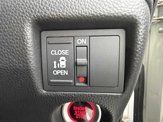 ホンダ Ｎ ＢＯＸ カスタム G L 佐賀県 2018(平30)年 3.8万km プレミアムホワイトパールⅡ 社外SDナビ/・バックカメラ/・フルセグTV/BT/CD/DVD/片側パワースライドドア/純正14インチAW/社外ドラレコ(前)/ETC/LEDヘッドライト/オートライト/フォグランプ/リアサンシェード/電動格納ミラー/フロアマット/ドアバイザー/ISOFIX