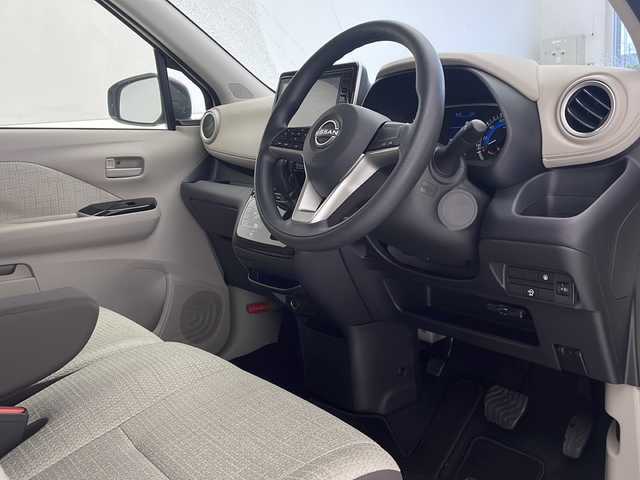 日産 デイズ X 沖縄県 2024(令6)年 0.3万km フローズンバニラパール 純正９型メモリナビ　【MM223D-Le】/　(フルセグＴＶ　DVD　Ｂｌｕｅｔｏｏｔｈ　USB)/バックカメラ/ETC　/ドライブレコーダー　/プッシュスタート　/スマートキー　/ＬＥＤヘッドライト/オートライト　/エマージェンシーブレーキ　/アイドリングストップ/純正１４インチアルミホイール/純正フロアマット