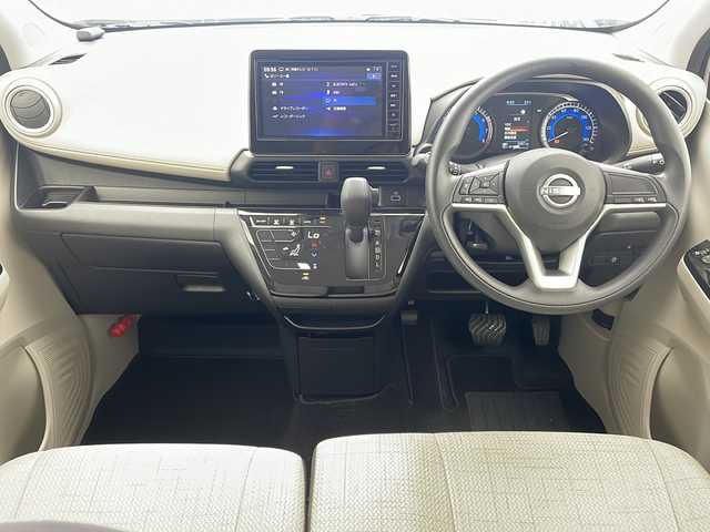 日産 デイズ X 沖縄県 2024(令6)年 0.3万km フローズンバニラパール 純正９型メモリナビ　【MM223D-Le】/　(フルセグＴＶ　DVD　Ｂｌｕｅｔｏｏｔｈ　USB)/バックカメラ/ETC　/ドライブレコーダー　/プッシュスタート　/スマートキー　/ＬＥＤヘッドライト/オートライト　/エマージェンシーブレーキ　/アイドリングストップ/純正１４インチアルミホイール/純正フロアマット