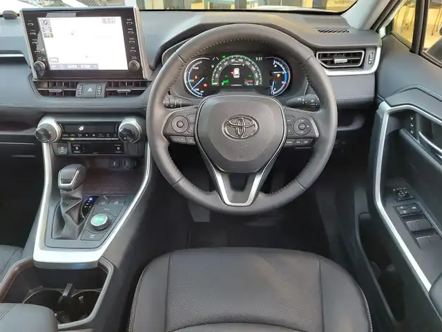 トヨタ ＲＡＶ４ ハイブリットG 東京都 2022(令4)年 1.6万km ホワイトパールクリスタルシャイン ワンオーナー/Toyota Safety Sense/・プリクラッシュセーフティ/・レーントレーシングアシスト/・先行車発進告知機能/・オートマチックハイビーム/・レーダークルーズコントロール/・ブラインドスポットモニター/・パノラミックビューモニター/プッシュスタート/MTモード付きAT/純正ナビ/フルセグTV/ETC2.0/ドライブレコーダー DC-DR652/運転席パワーシート/シートヒーター/シートベンチレーション/ステアリングヒーター/パワーバックドア/ルーフレール/LEDヘッドライト/ドアバイザー/18インチ純正アルミホイール