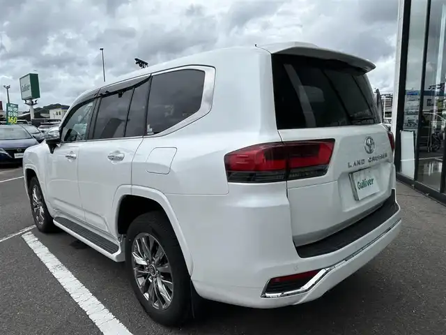トヨタ ランドクルーザー ZX 長崎県 2023(令5)年 1.7万km プレシャスホワイトパール 純正ナビ（BT/CD/AM/FM)/フルセグTV/全方位カメラ/USB入力端子/100V充電/ETC2.0/パワーシート/電動リアゲート/電動格納サードシート/レザーシート/クルーズコントロール/コーナーセンサー/ウィンカーミラー/スペアキー/ワンオーナー