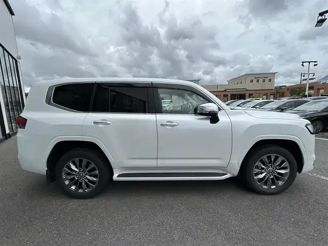 トヨタ ランドクルーザー ZX 長崎県 2023(令5)年 1.7万km プレシャスホワイトパール 純正ナビ（BT/CD/AM/FM)/フルセグTV/全方位カメラ/USB入力端子/100V充電/ETC2.0/パワーシート/電動リアゲート/電動格納サードシート/レザーシート/クルーズコントロール/コーナーセンサー/ウィンカーミラー/スペアキー/ワンオーナー
