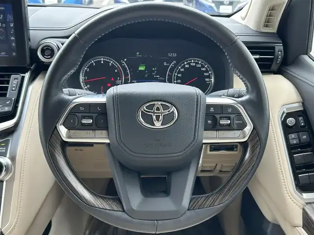 トヨタ ランドクルーザー ZX 長崎県 2023(令5)年 1.7万km プレシャスホワイトパール 純正ナビ（BT/CD/AM/FM)/フルセグTV/全方位カメラ/USB入力端子/100V充電/ETC2.0/パワーシート/電動リアゲート/電動格納サードシート/レザーシート/クルーズコントロール/コーナーセンサー/ウィンカーミラー/スペアキー/ワンオーナー