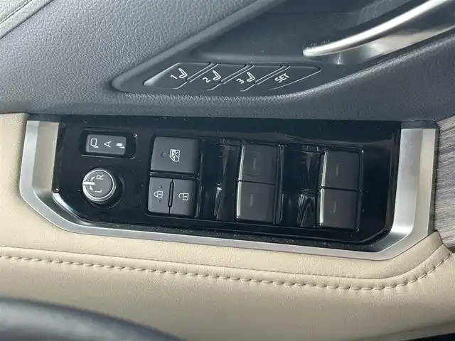 トヨタ ランドクルーザー ZX 長崎県 2023(令5)年 1.7万km プレシャスホワイトパール 純正ナビ（BT/CD/AM/FM)/フルセグTV/全方位カメラ/USB入力端子/100V充電/ETC2.0/パワーシート/電動リアゲート/電動格納サードシート/レザーシート/クルーズコントロール/コーナーセンサー/ウィンカーミラー/スペアキー/ワンオーナー