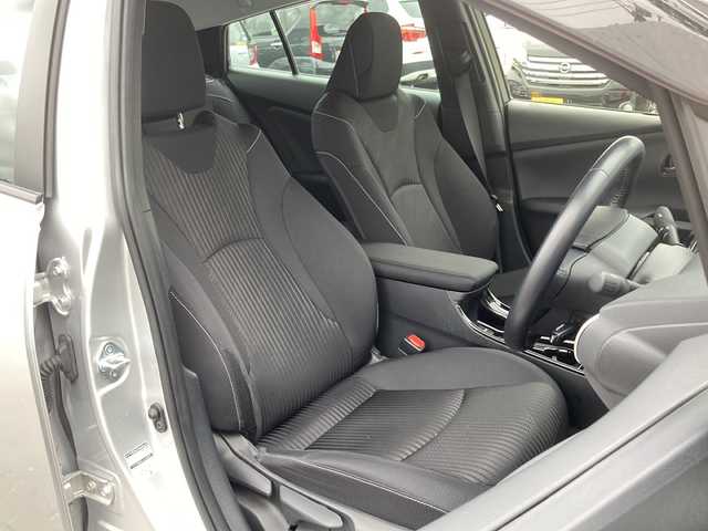 トヨタ プリウス ＰＨＶ S ナビパッケージ 千葉県 2020(令2)年 2.4万km シルバーM 禁煙車/プラグインハイブリット/モデリスタフルエアロ/純正SDナビ（フルセグTV・Bluetooth・USB）/全方位カメラ/トヨタセーフティセンス/プリクラッシュセーフティ/レーントレーシングアシスト/オートマチックハイビーム/レーダークルーズコントロール/ロードサインアシスト/先行車発進告知機能/LEDヘッドライト/スマートキー/前後ドライブレコーダーCS91FH/ビルトインETC2.0/ブラインドスポットモニター/パーキングサポートブレーキ/横滑り防止機能/純正ドアバイザー/純正フロアマット