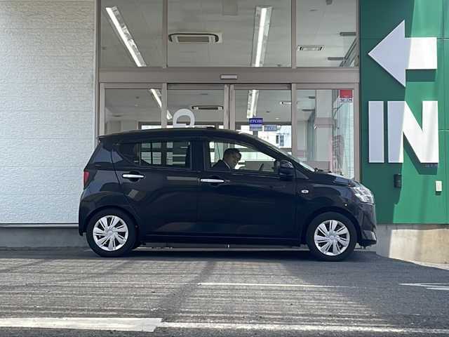 ダイハツ ミラ イース X SAⅢ 愛知県 2017(平29)年 9.2万km ブラックマイカメタリック 禁煙車/純正ナビ/フルセグ/バックカメラ/Bluetooth/前後コーナーセンサー/クリアランスソナー/レーンキープアシスト/衝突軽減ブレーキ/オートライト/オートハイビーム/フォグランプ/LEDヘッドライト/SHIFTOLOCK/USB入力端子/ドアバイザー/社外フロアマット/ETC/取扱説明書/保証書