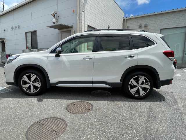 スバル フォレスター ハイブリッド アドバンス 埼玉県 2019(平31)年 7.9万km クリスタルホワイトP 純正SDナビ/　【Bluetooth/フルセグTV/DVD/CD/Apple CarPlay】/革シート/サンルーフ/アイサイト/　●プリクラッシュブレーキ/　●ツーリングアシスト/　●車線逸脱抑制機能/　●AT誤前後発進抑制制御/　●車線逸脱警報/　●ふらつき警報/　●全車速追従機能付きクルーズコントロール/　●後退時自動ブレーキシステム/スマートリアビューミラー/X-MODE/純正ドライブレコーダー/サイドビューカメラ/電動リアゲート/全席シートーヒーター/ステアリングヒーター/電動リアゲート/ルーフレール/パドルシフト/ETC/バックカメラ/スマートキー/プッシュスタート