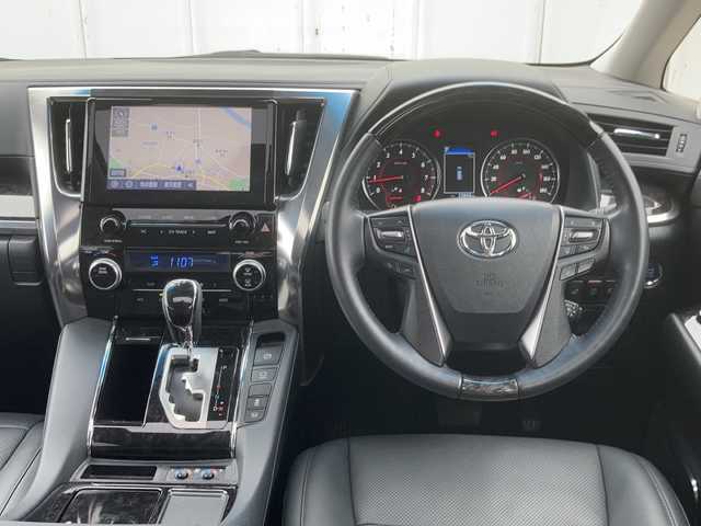トヨタ アルファード S Cパッケージ 愛知県 2023(令5)年 2.4万km ブラック 外部検査実施済み/Apple Car Play/サンルーフ/ワンオーナー/モデリスタエアロ/純正メモリナビ/(DVD/フルセグTV/Bluetooth/USB)/フリップダウンモニター/デジタルインナーミラー/ブラインドスポットモニター/バックカメラ/セーフティセンス/・プリクラッシュセーフティ/・ロードサインアシスト/・レーダークルーズコントロール/・レーントレーシングアシスト/・アダクティブハイビームシステム/3眼LEDヘッドライト/パワーバックドア/スマートキー/ビルトインETC2.0/前後ドライブレコーダー/黒レザーシート/前席パワーシート(2列目スライドのみ手動)/前席シートヒーター/前席エアシート/ステアリングヒーター/カーテンエアバッグ/横滑り防止機能/純正18インチアルミホイール/保証書/取扱説明書/スペアキー
