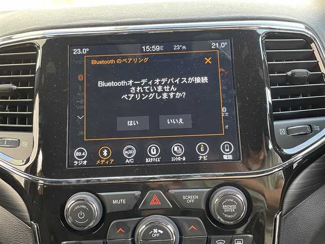 クライスラー・ジープ ジープ グランドチェロキー ラレード 大阪府 2019(令1)年 2.4万km グラニトクリスタル 純正8インチメモリナビ/（フルセグTV/BT/AUX）/バック/フロントカメラ/クルーズコントロール/パドルシフト/ブラインドスポットモニター/ブロックタイヤ/アイドリングストップ/前後コーナーセンサー/前席パワーシート/純正20インチAW/ETC/取扱説明書/スペアキー　有