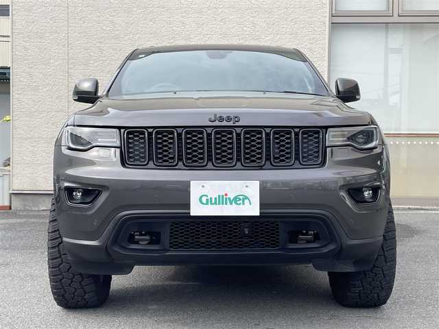 クライスラー・ジープ ジープ グランドチェロキー ラレード 大阪府 2019(令1)年 2.4万km グラニトクリスタル 純正8インチメモリナビ/（フルセグTV/BT/AUX）/バック/フロントカメラ/クルーズコントロール/パドルシフト/ブラインドスポットモニター/ブロックタイヤ/アイドリングストップ/前後コーナーセンサー/前席パワーシート/純正20インチAW/ETC/取扱説明書/スペアキー　有