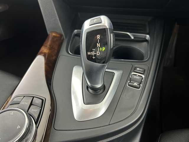 ＢＭＷ ３２０ｄ ツーリング ラグジュアリー 愛知県 2016(平28)年 4.8万km シルバー 純正HDDナビゲーション/CD DVD Bluetooth/バックカメラ/ETC/ワンオーナー/レーンキープアシスト/シートヒーター(D/N)/パワーシート(D/N)/コーナーセンサー/パワーバックドア/ステアリングリモコン/クルーズコントロール/ステアリングリモコン/純正17インチアルミホイール/アイドリングストップ/横滑り防止装置/電動格納ミラー/フロアマット/スマートキー/ドアバイザー