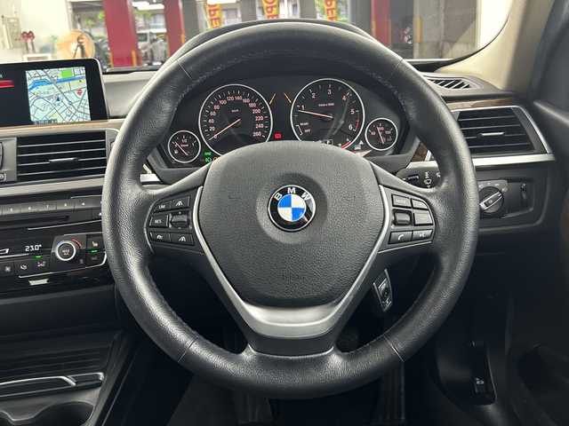 ＢＭＷ ３２０ｄ ツーリング ラグジュアリー 愛知県 2016(平28)年 4.8万km シルバー 純正HDDナビゲーション/CD DVD Bluetooth/バックカメラ/ETC/ワンオーナー/レーンキープアシスト/シートヒーター(D/N)/パワーシート(D/N)/コーナーセンサー/パワーバックドア/ステアリングリモコン/クルーズコントロール/ステアリングリモコン/純正17インチアルミホイール/アイドリングストップ/横滑り防止装置/電動格納ミラー/フロアマット/スマートキー/ドアバイザー