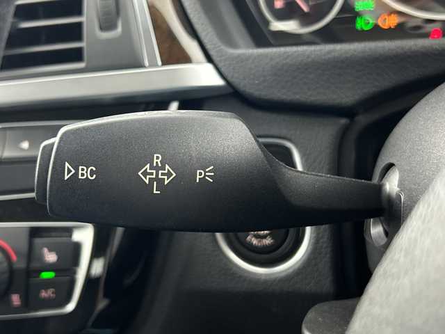 ＢＭＷ ３２０ｄ ツーリング ラグジュアリー 愛知県 2016(平28)年 4.8万km シルバー 純正HDDナビゲーション/CD DVD Bluetooth/バックカメラ/ETC/ワンオーナー/レーンキープアシスト/シートヒーター(D/N)/パワーシート(D/N)/コーナーセンサー/パワーバックドア/ステアリングリモコン/クルーズコントロール/ステアリングリモコン/純正17インチアルミホイール/アイドリングストップ/横滑り防止装置/電動格納ミラー/フロアマット/スマートキー/ドアバイザー