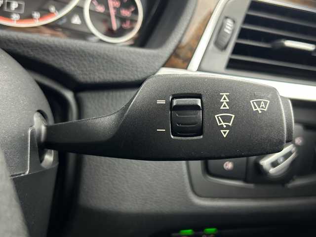 ＢＭＷ ３２０ｄ ツーリング ラグジュアリー 愛知県 2016(平28)年 4.8万km シルバー 純正HDDナビゲーション/CD DVD Bluetooth/バックカメラ/ETC/ワンオーナー/レーンキープアシスト/シートヒーター(D/N)/パワーシート(D/N)/コーナーセンサー/パワーバックドア/ステアリングリモコン/クルーズコントロール/ステアリングリモコン/純正17インチアルミホイール/アイドリングストップ/横滑り防止装置/電動格納ミラー/フロアマット/スマートキー/ドアバイザー