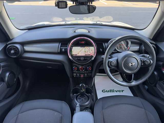 ＭＩＮＩ ミニ クーパー 千葉県 2020(令2)年 2.2万km ペッパー・ホワイト ワンオーナー/衝突被害軽減ブレーキ/LEDヘッドライト/前後コーナーセンサー/純正ナビ/Bluetooth/バックカメラ/AM・FMラジオ/前後ドライブレコーダー/純正15インチアルミホイール/プッシュスタート/スマートキー/スペアキー/取扱説明書＆保証書