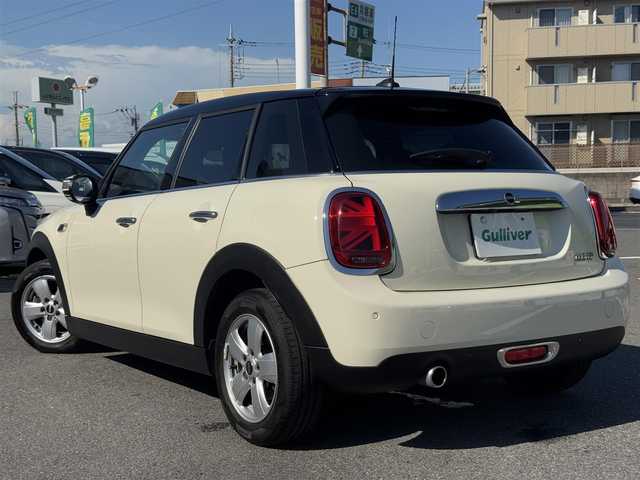 ＭＩＮＩ ミニ クーパー 千葉県 2020(令2)年 2.2万km ペッパー・ホワイト ワンオーナー/衝突被害軽減ブレーキ/LEDヘッドライト/前後コーナーセンサー/純正ナビ/Bluetooth/バックカメラ/AM・FMラジオ/前後ドライブレコーダー/純正15インチアルミホイール/プッシュスタート/スマートキー/スペアキー/取扱説明書＆保証書