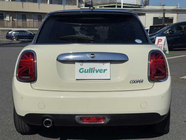 ＭＩＮＩ ミニ クーパー 千葉県 2020(令2)年 2.2万km ペッパー・ホワイト ワンオーナー/衝突被害軽減ブレーキ/LEDヘッドライト/前後コーナーセンサー/純正ナビ/Bluetooth/バックカメラ/AM・FMラジオ/前後ドライブレコーダー/純正15インチアルミホイール/プッシュスタート/スマートキー/スペアキー/取扱説明書＆保証書