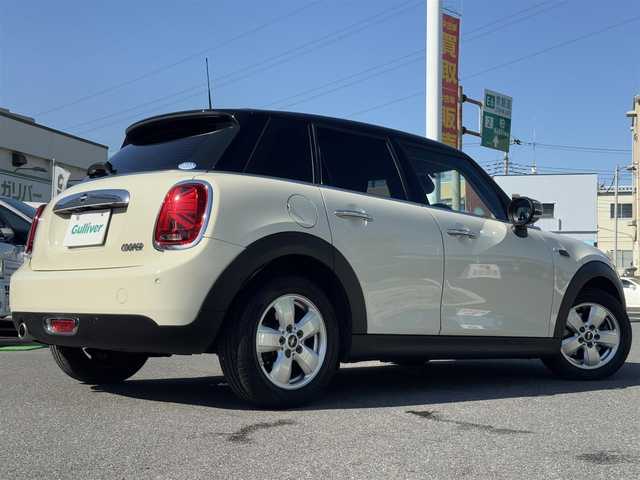 ＭＩＮＩ ミニ クーパー 千葉県 2020(令2)年 2.2万km ペッパー・ホワイト ワンオーナー/衝突被害軽減ブレーキ/LEDヘッドライト/前後コーナーセンサー/純正ナビ/Bluetooth/バックカメラ/AM・FMラジオ/前後ドライブレコーダー/純正15インチアルミホイール/プッシュスタート/スマートキー/スペアキー/取扱説明書＆保証書