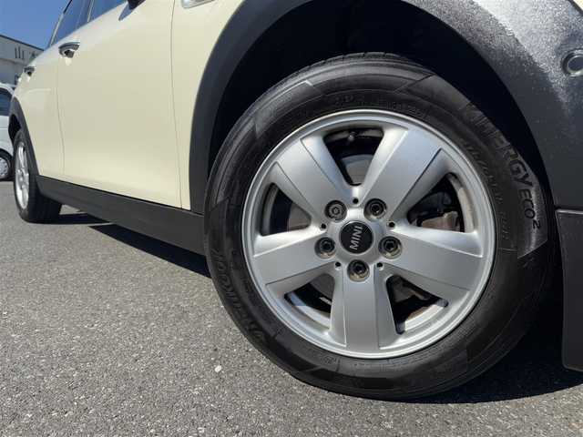 ＭＩＮＩ ミニ クーパー 千葉県 2020(令2)年 2.2万km ペッパー・ホワイト ワンオーナー/衝突被害軽減ブレーキ/LEDヘッドライト/前後コーナーセンサー/純正ナビ/Bluetooth/バックカメラ/AM・FMラジオ/前後ドライブレコーダー/純正15インチアルミホイール/プッシュスタート/スマートキー/スペアキー/取扱説明書＆保証書