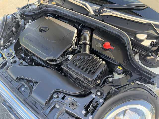 ＭＩＮＩ ミニ クーパー 千葉県 2020(令2)年 2.2万km ペッパー・ホワイト ワンオーナー/衝突被害軽減ブレーキ/LEDヘッドライト/前後コーナーセンサー/純正ナビ/Bluetooth/バックカメラ/AM・FMラジオ/前後ドライブレコーダー/純正15インチアルミホイール/プッシュスタート/スマートキー/スペアキー/取扱説明書＆保証書