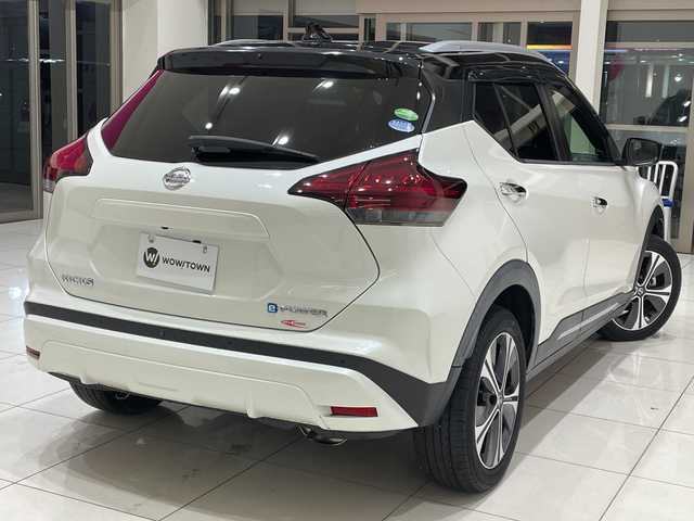 日産 キックス X ツートーンインテリアED 埼玉県 2020(令2)年 4.4万km ブリリアントホワイトパール/ピュアブラック 2トーン プロパイロット/純正9インチSDナビゲーション/　　CD/DVD/BT/USB/フルセグ/アラウンドビューモニター/レーダークルーズコントロール/レーンキープアシスト/LEDヘッドライト/茶革シート/シートヒーター/純正17インチアルミホイール/ステアリングヒーター/コーナーセンサー/デジタルインナーミラー/スマートキー/ETC/禁煙車