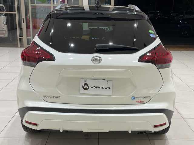 日産 キックス X ツートーンインテリアED 埼玉県 2020(令2)年 4.4万km ブリリアントホワイトパール/ピュアブラック 2トーン プロパイロット/純正9インチSDナビゲーション/　　CD/DVD/BT/USB/フルセグ/アラウンドビューモニター/レーダークルーズコントロール/レーンキープアシスト/LEDヘッドライト/茶革シート/シートヒーター/純正17インチアルミホイール/ステアリングヒーター/コーナーセンサー/デジタルインナーミラー/スマートキー/ETC/禁煙車