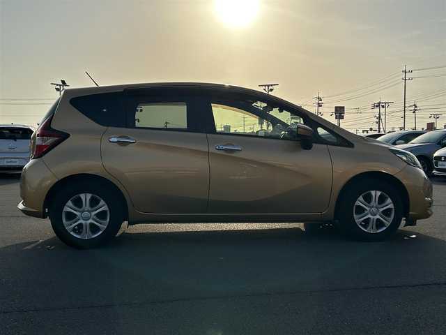 日産 ノート X 岡山県 2016(平28)年 4.7万km ギャラクシーゴールド 純正ナビ　/衝突被害軽減システム　/バックカメラ　/ドライブレコーダー　/レーンキープアシスト　/プッシュスタート　/盗難防止装置　/横滑り防止装置　/オートライト　/オートマチックハイビーム　/USB入力端子　/ETC