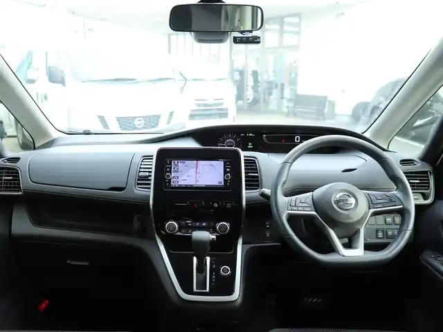 日産 セレナ ハイウェイスター Vセレクション 神奈川県 2017(平29)年 5.3万km ブリリアントホワイトパール ワンオーナー/純正メモリナビ/フルセグテレビ/バックカメラ/アラウンドビューモニター/アイドリングストップ/ウィンカーミラー/ドアバイザー/プッシュスタート/両側ハンズフリーパワースライドドア/ETC/ステアリングスイッチ/シートバックポケット(D/N席)/保証書/取説/スペアキー/記録簿(R2.4)